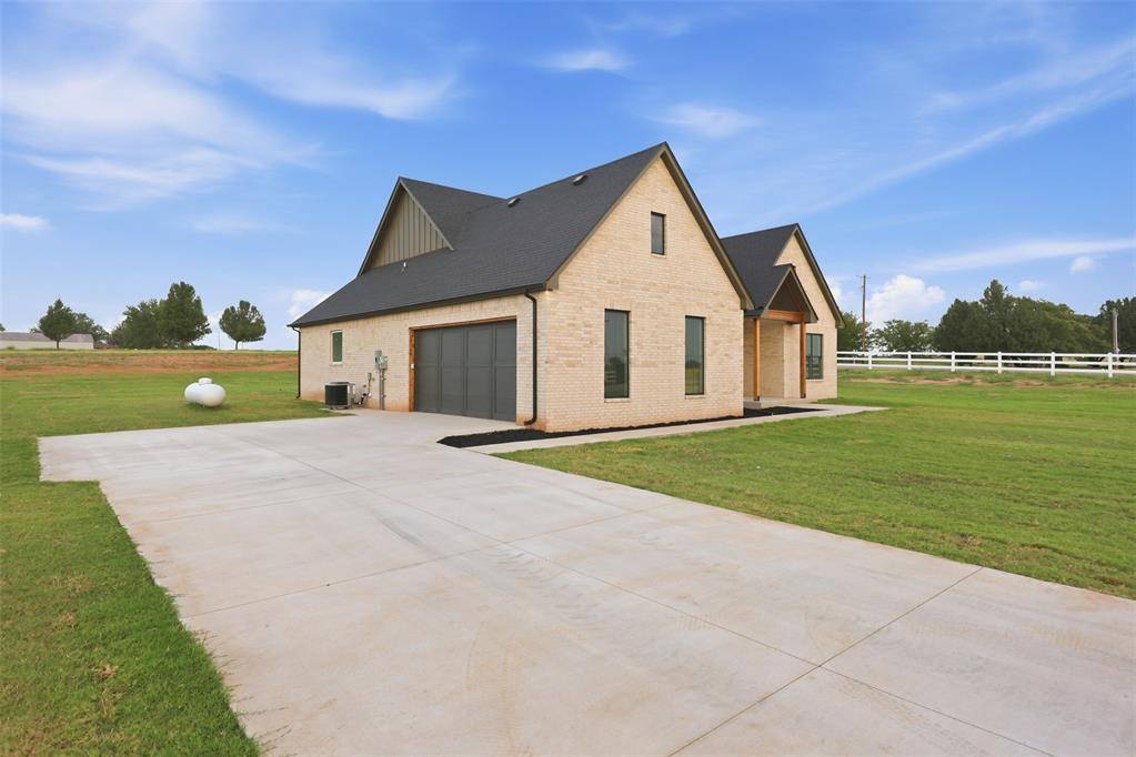 2179 Providence WAY, Crescent, OK 73028