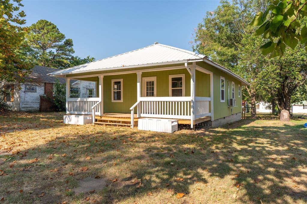 123 S 9th ST, Okemah, OK 74859