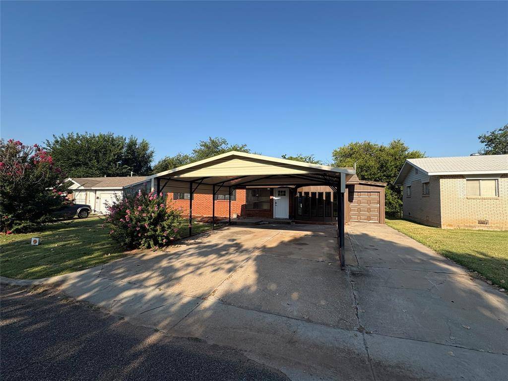 2605 Queensbury RD, Moore, OK 73160