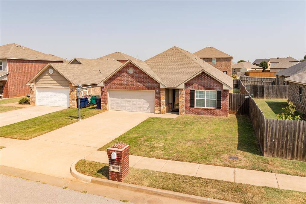9209 NW 71st ST, Yukon, OK 73099