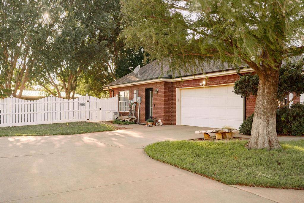 25 Independence DR, Elk City, OK 73644