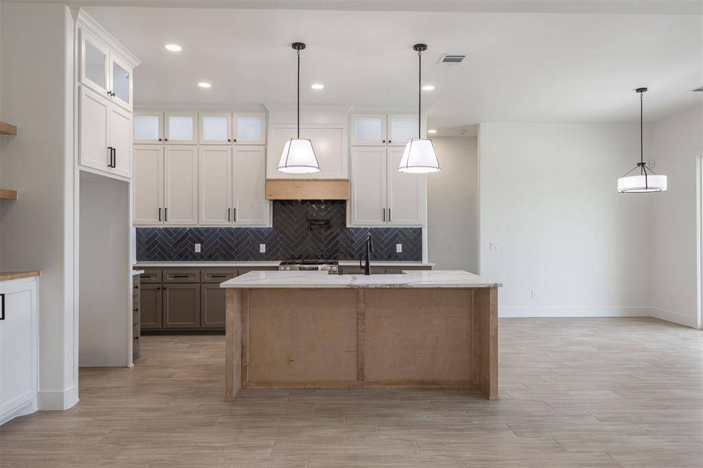 9385 Eliana DR, Guthrie, OK 73044