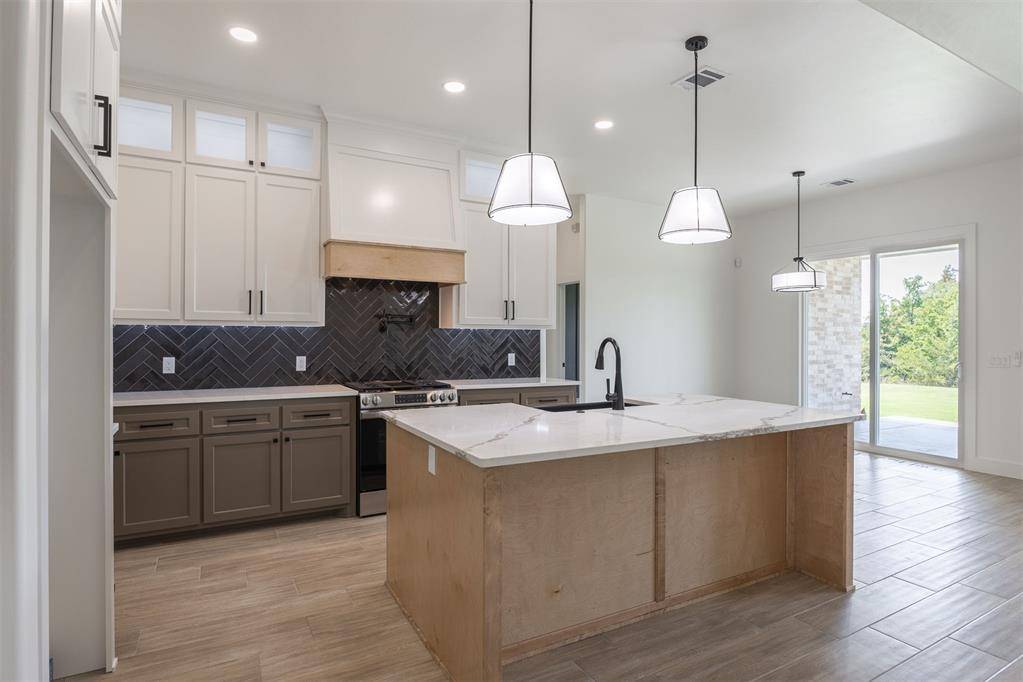 9385 Eliana DR, Guthrie, OK 73044
