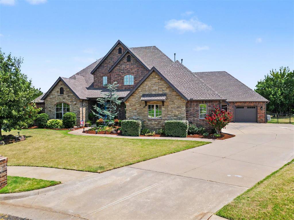 9300 NW 97th CIR, Yukon, OK 73099
