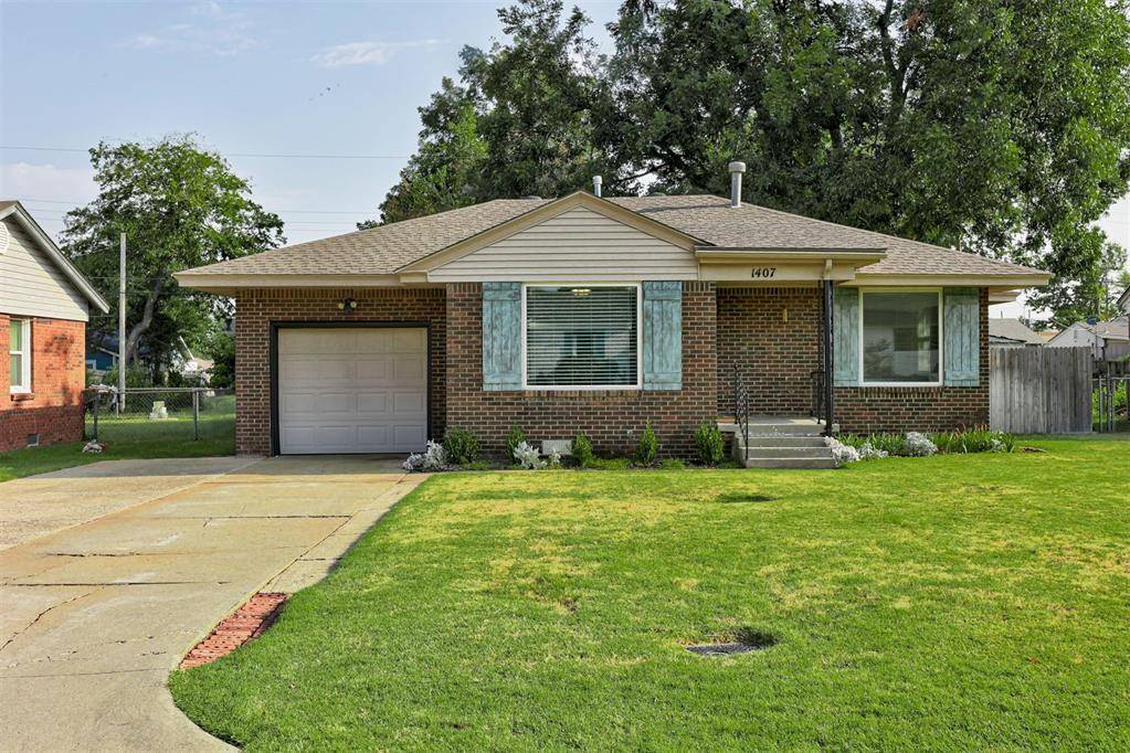 1407 Casady LN, The Village, OK 73120