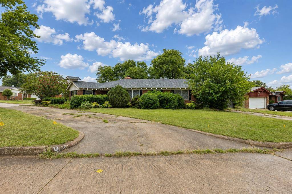 301 E Ridgewood DR, Midwest City, OK 73110
