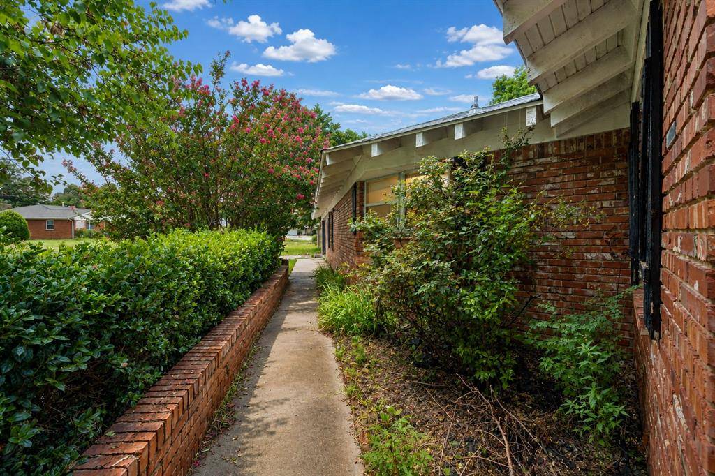 301 E Ridgewood DR, Midwest City, OK 73110