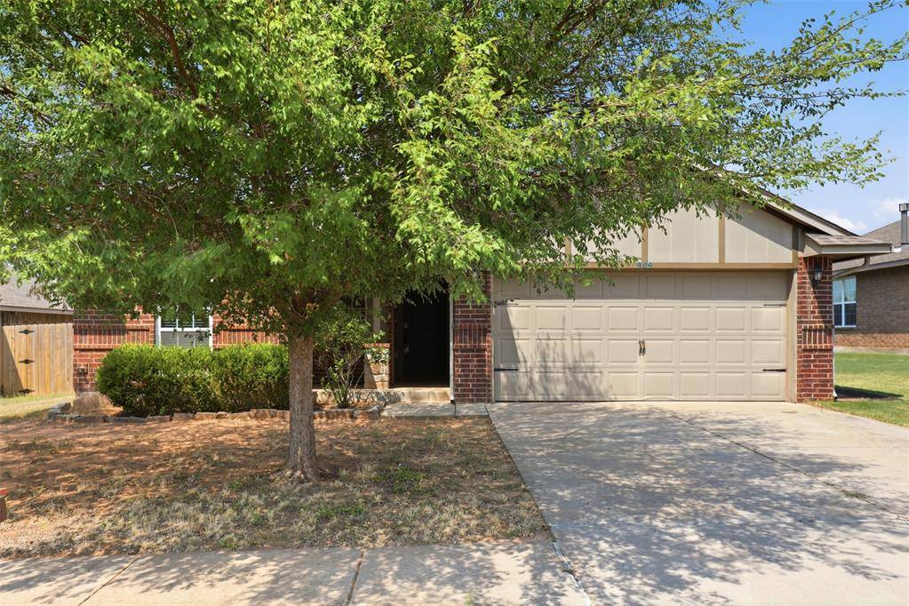 909 Cimarron Creek DR, Yukon, OK 73099