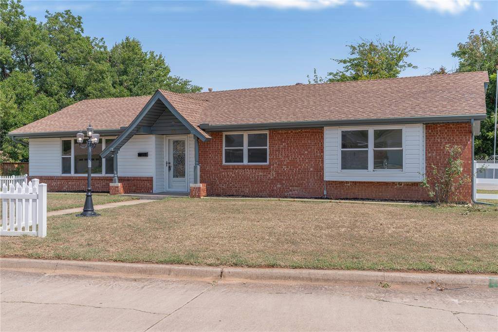 601 Country Club CIR, Oklahoma City, OK 73110