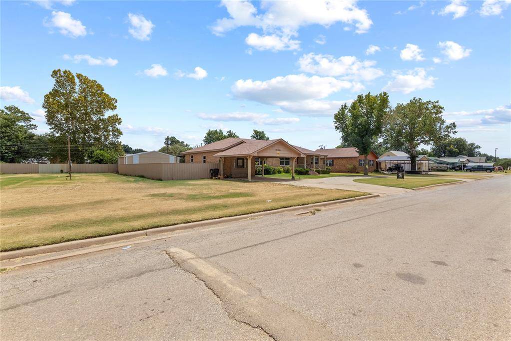 502 3rd ST, Fort Cobb, OK 73038