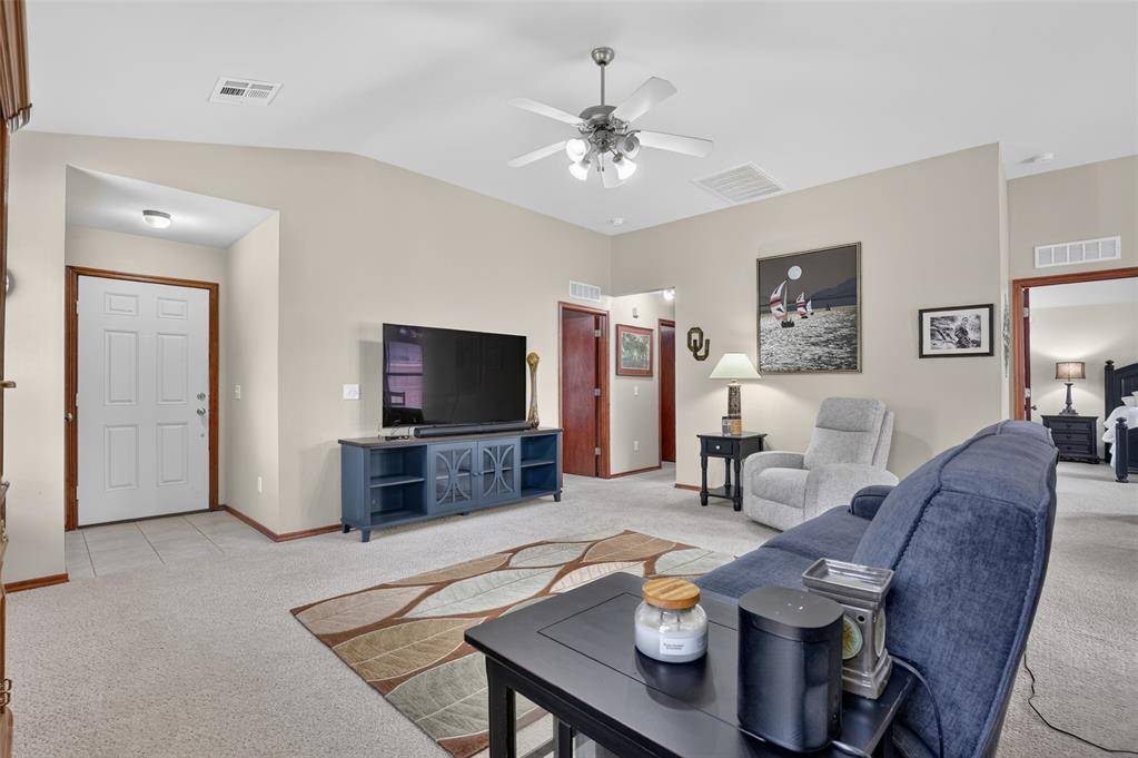 18205 Viento DR, Edmond, OK 73012