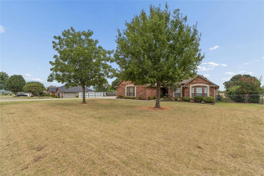 900 Grandview RD, Tuttle, OK 73089