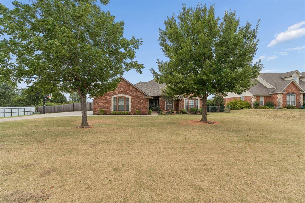 900 Grandview RD, Tuttle, OK 73089