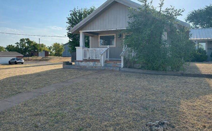 201 S Ninth ST, Cheyenne, OK 73628