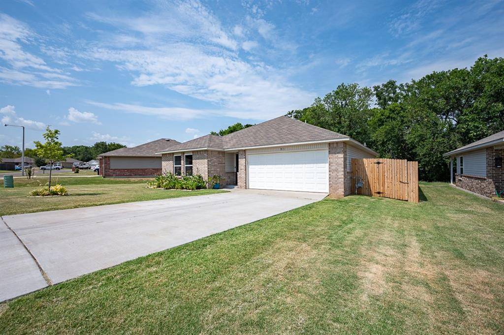 831 Twin Lakes DR, Noble, OK 73068