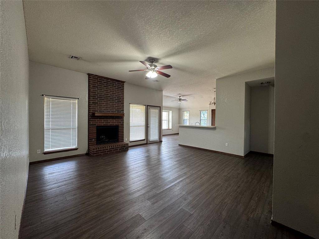 420 E Twelve Oaks TER, Mustang, OK 73064