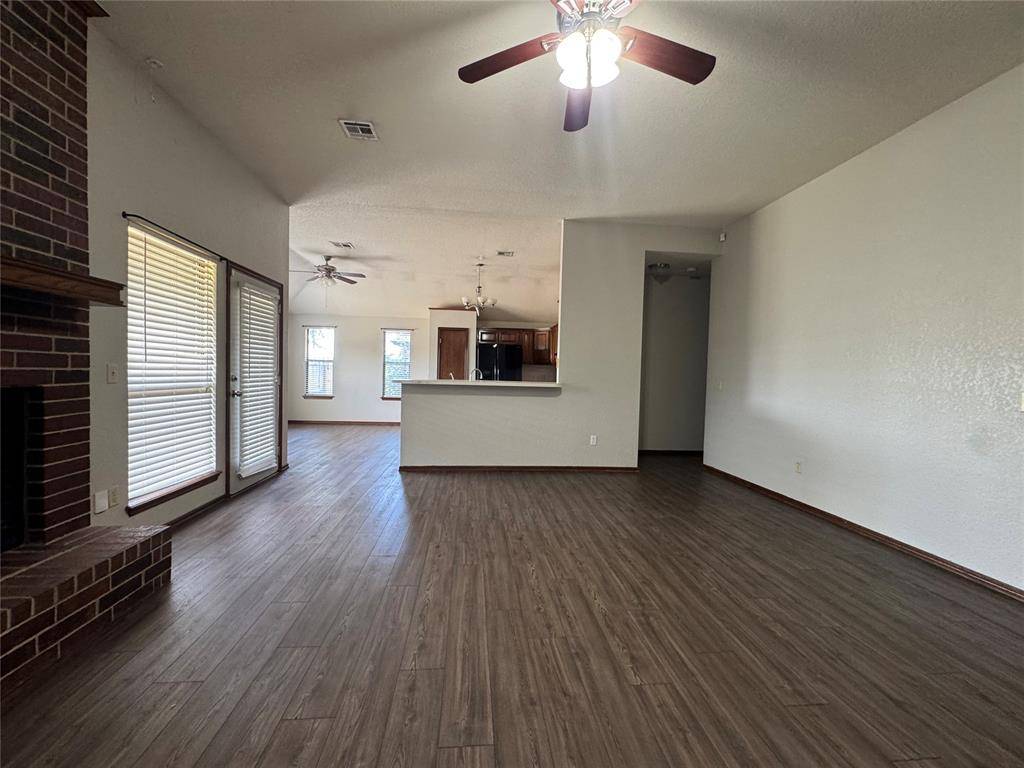 420 E Twelve Oaks TER, Mustang, OK 73064