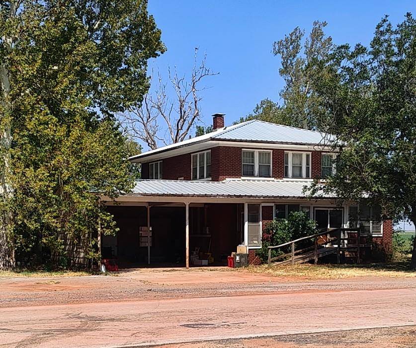 800 S Braodway ST, Tipton, OK 73570