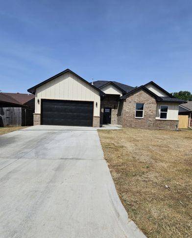 217 N Morgan DR, Moore, OK 73160