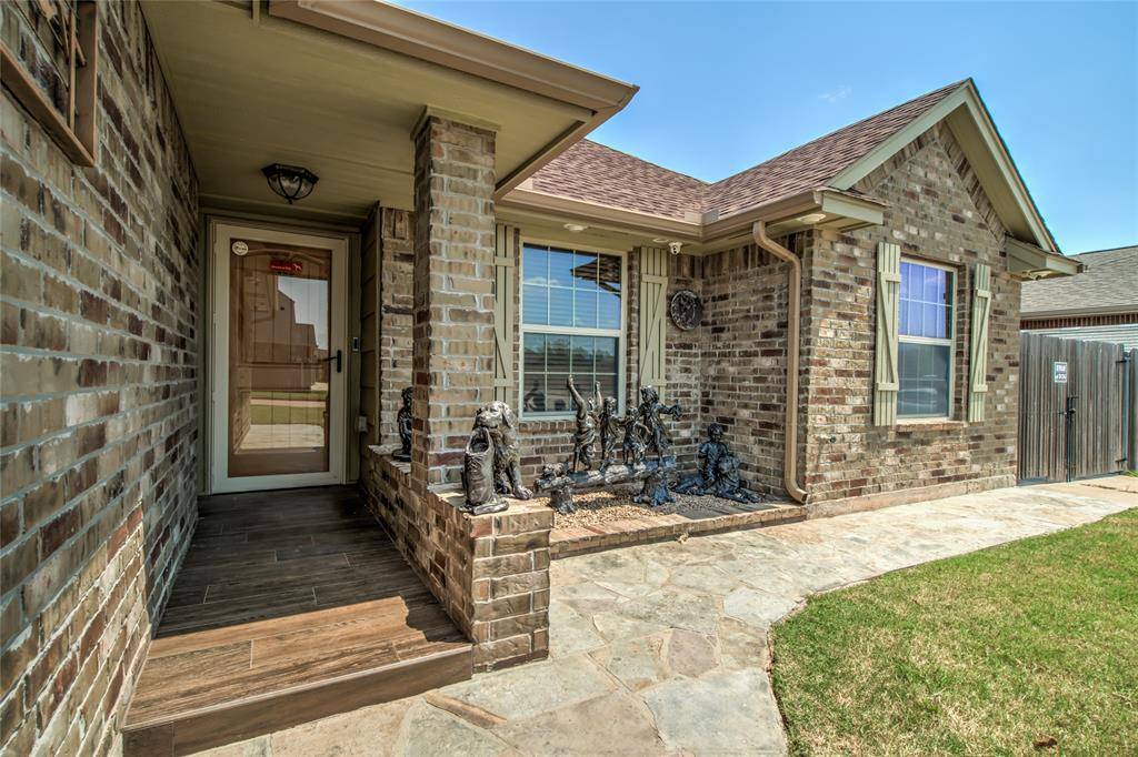 401 Stoneridge DR, Moore, OK 73160