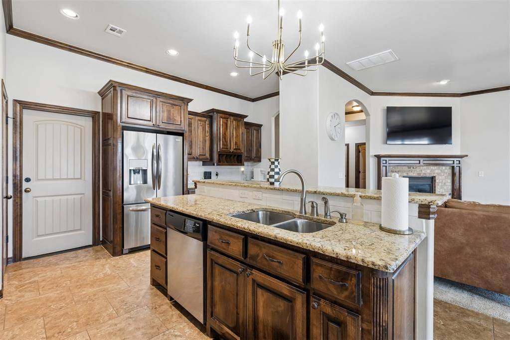 636 NE 23rd ST, Moore, OK 73160