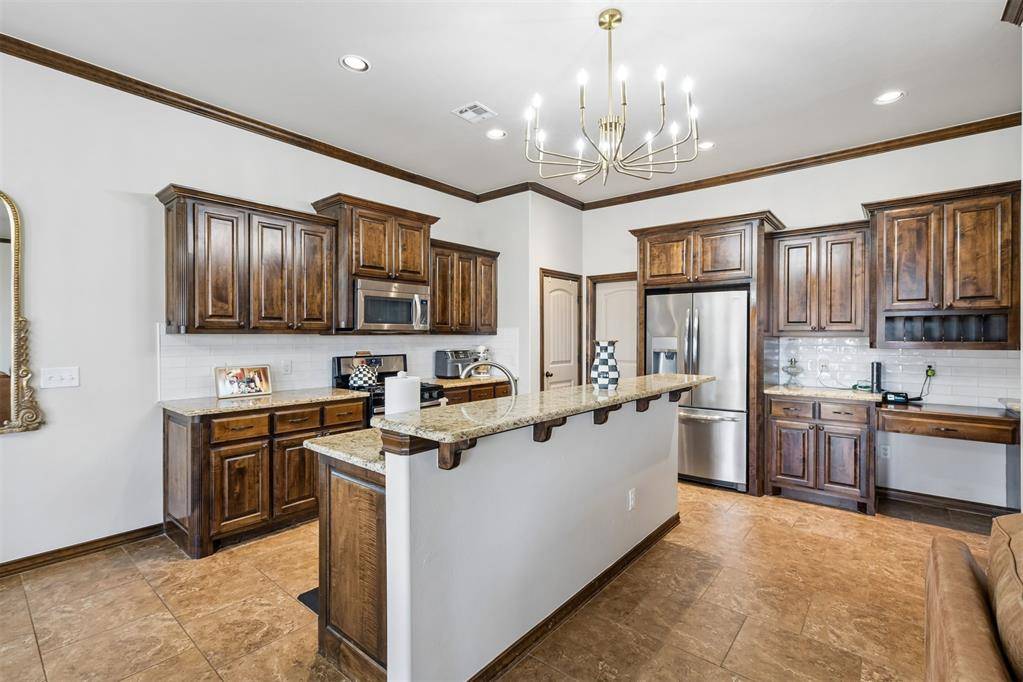 636 NE 23rd ST, Moore, OK 73160