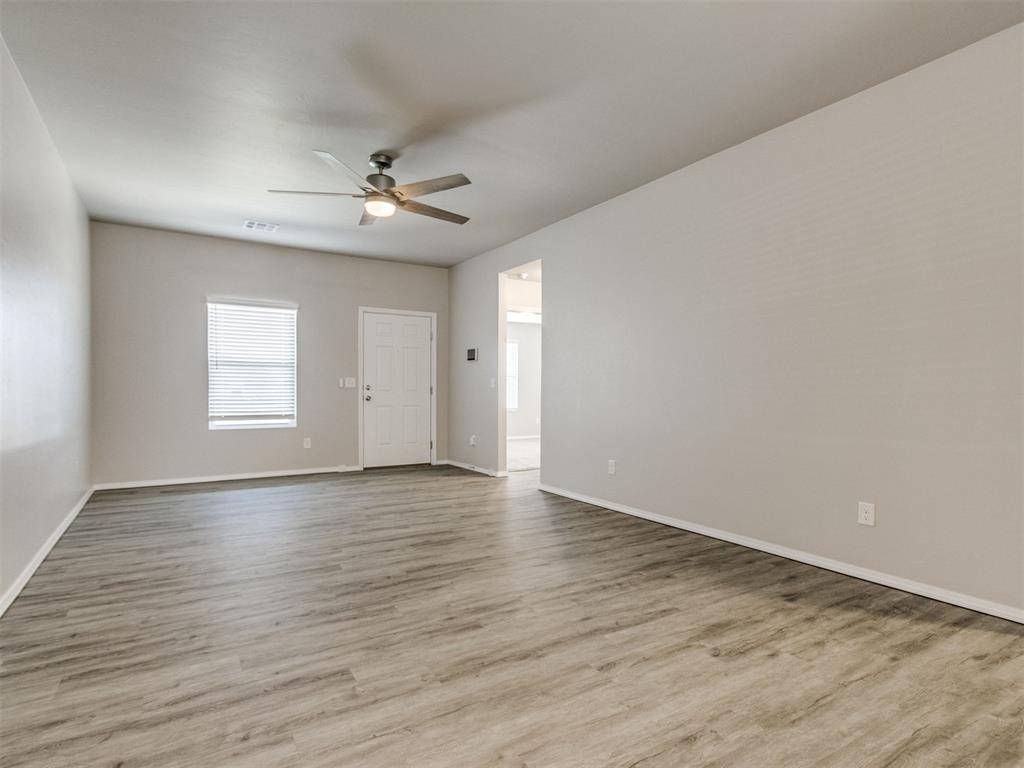 452 Fox Den DR, Newcastle, OK 73065