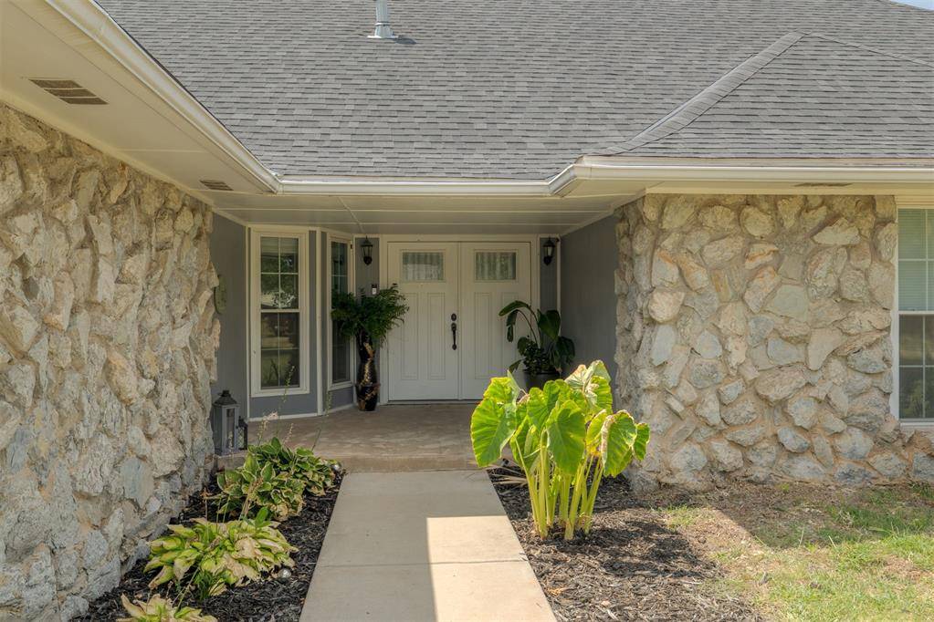 617 N Falcon WAY, Mustang, OK 73064