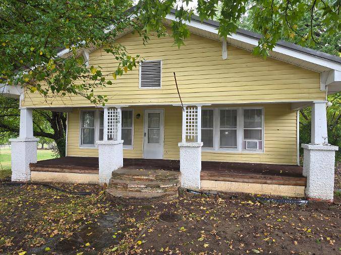 128 S 4th ST, Okemah, OK 74859
