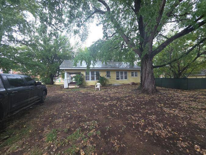 128 S 4th ST, Okemah, OK 74859