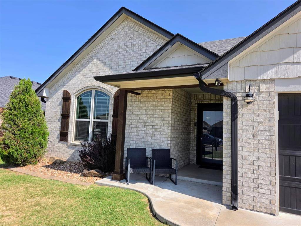 1916 Twisted Oak CT, Shawnee, OK 74804