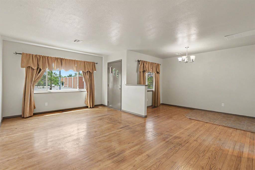 6719 NW 10th ST, Oklahoma City, OK 73127