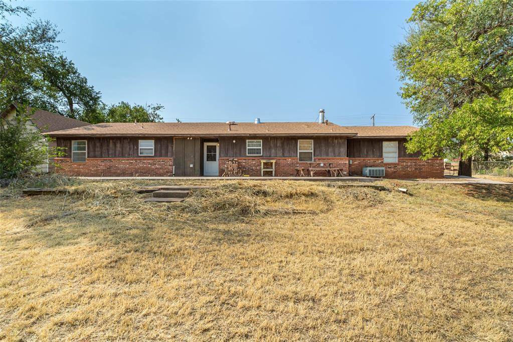 903 B ST, Arapaho, OK 73620