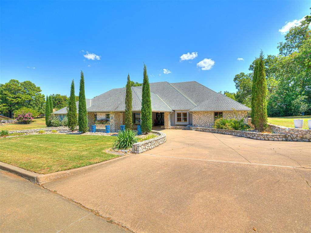 15 Northridge RD, Shawnee, OK 74804