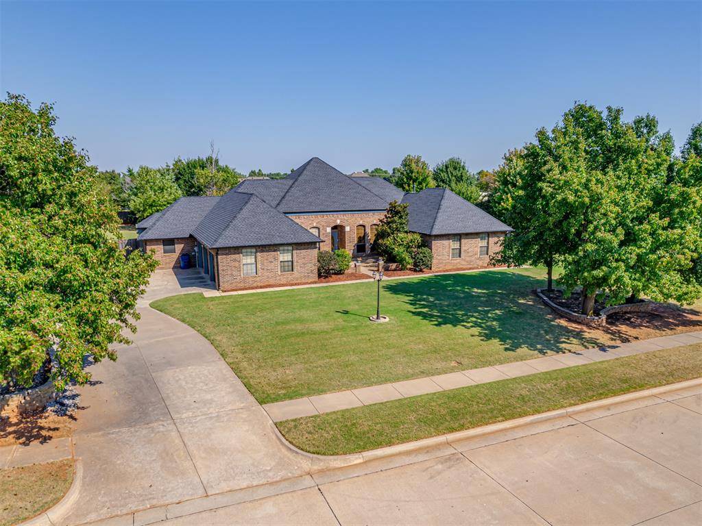 1423 E Twin Brook TER, Mustang, OK 73064