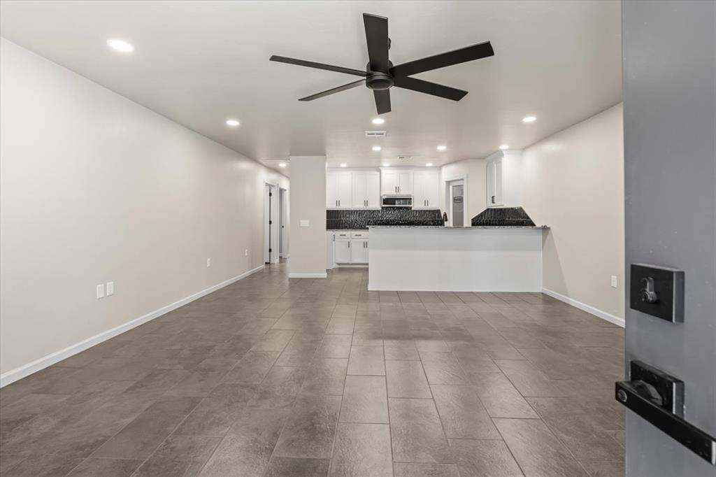 1205 E Oak ST, El Reno, OK 73036