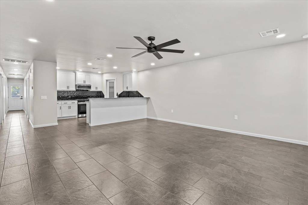 1205 E Oak ST, El Reno, OK 73036