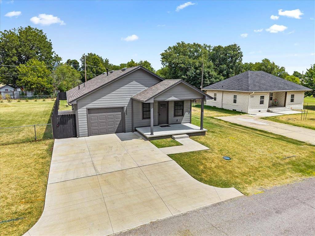 1205 E Oak ST, El Reno, OK 73036