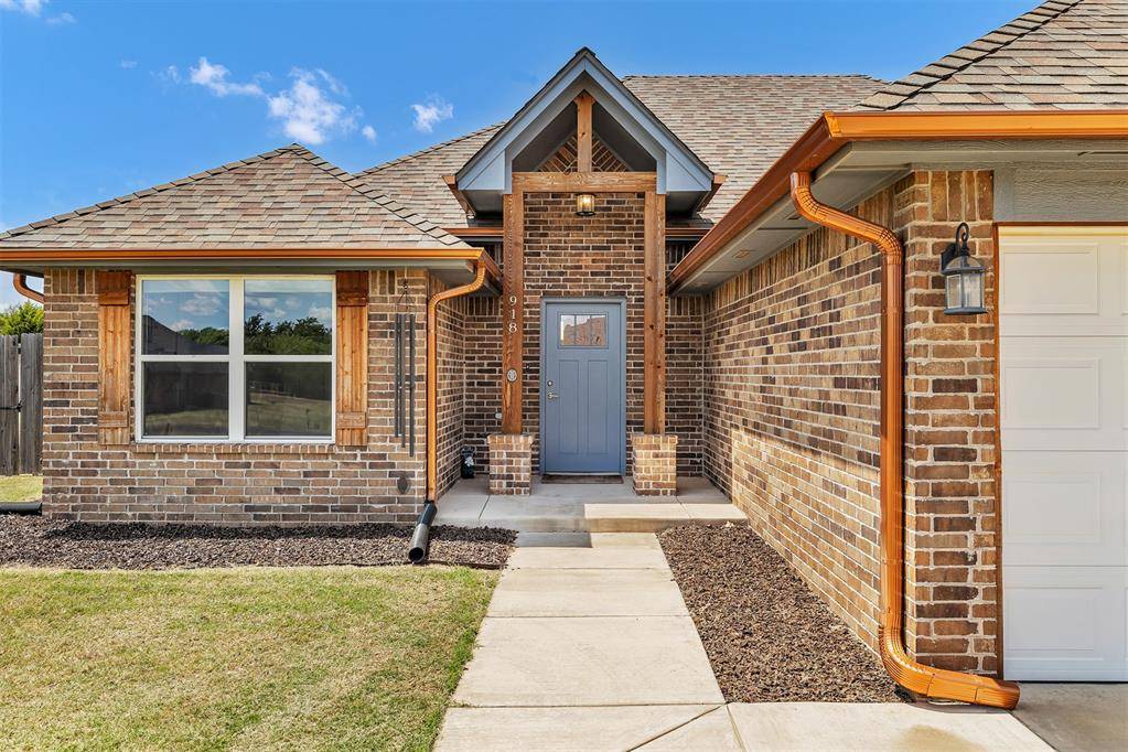 918 Red Rock RD, Blanchard, OK 73010