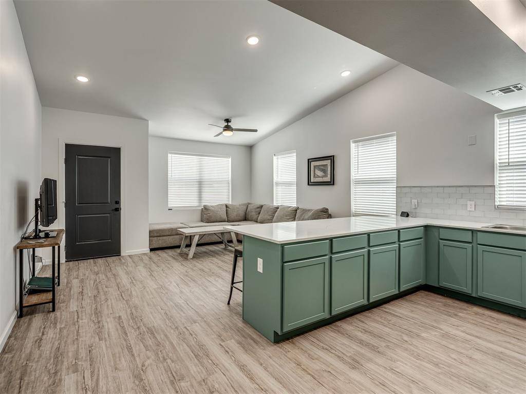 1100 E Hurd ST, Edmond, OK 73034