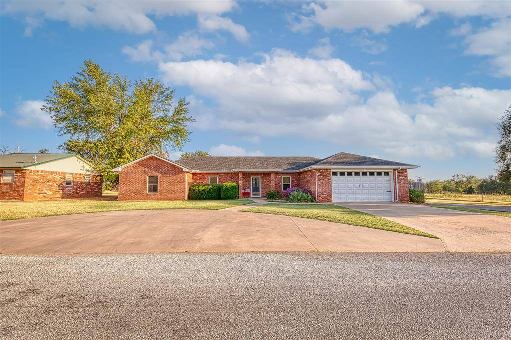 200 E Tenth ST, Leedey, OK 73654