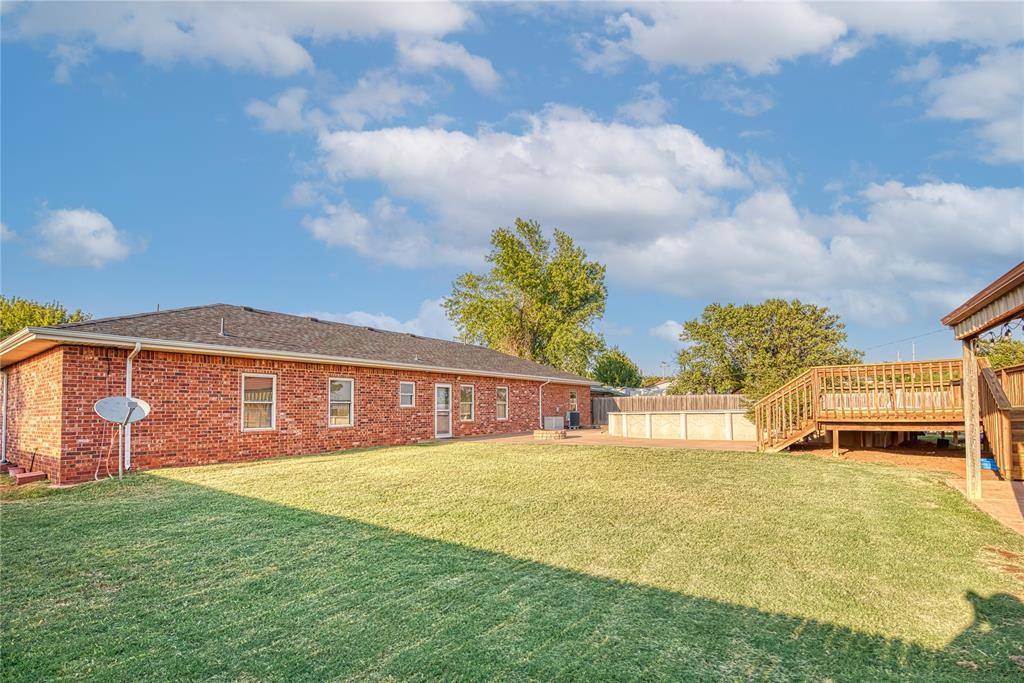 200 E Tenth ST, Leedey, OK 73654