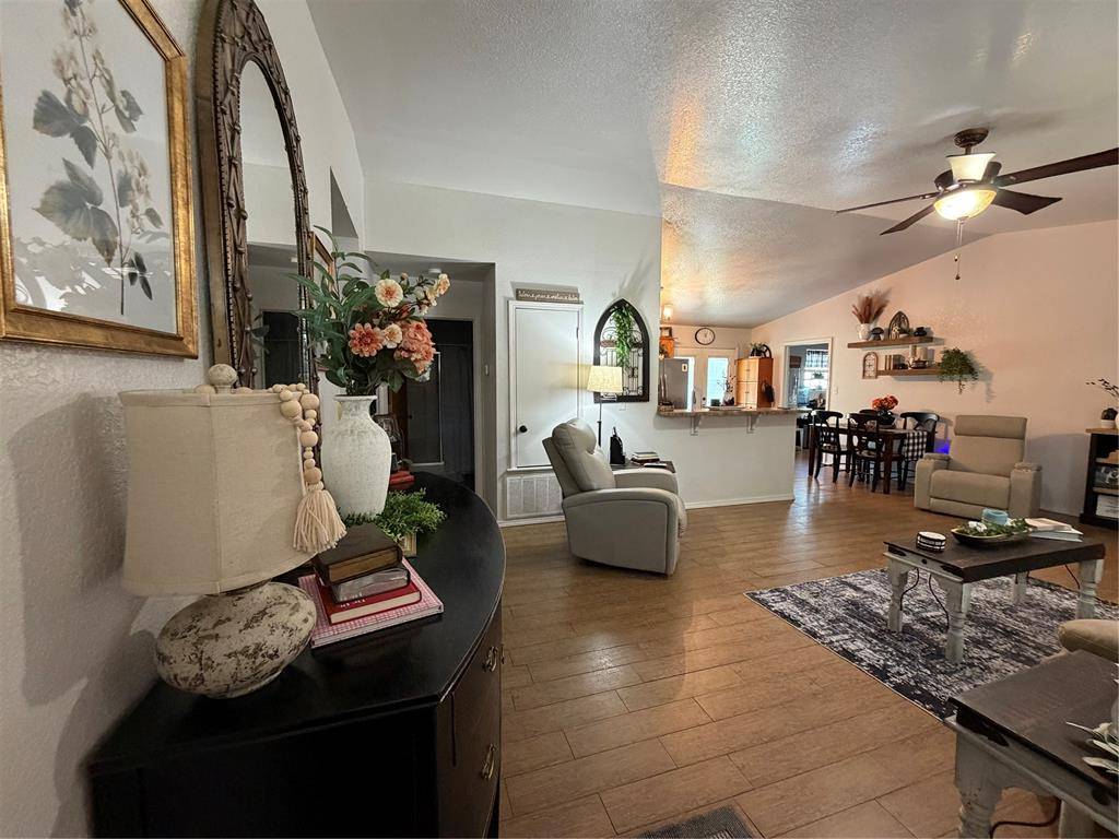 521 N Ballard ST, Maud, OK 74854