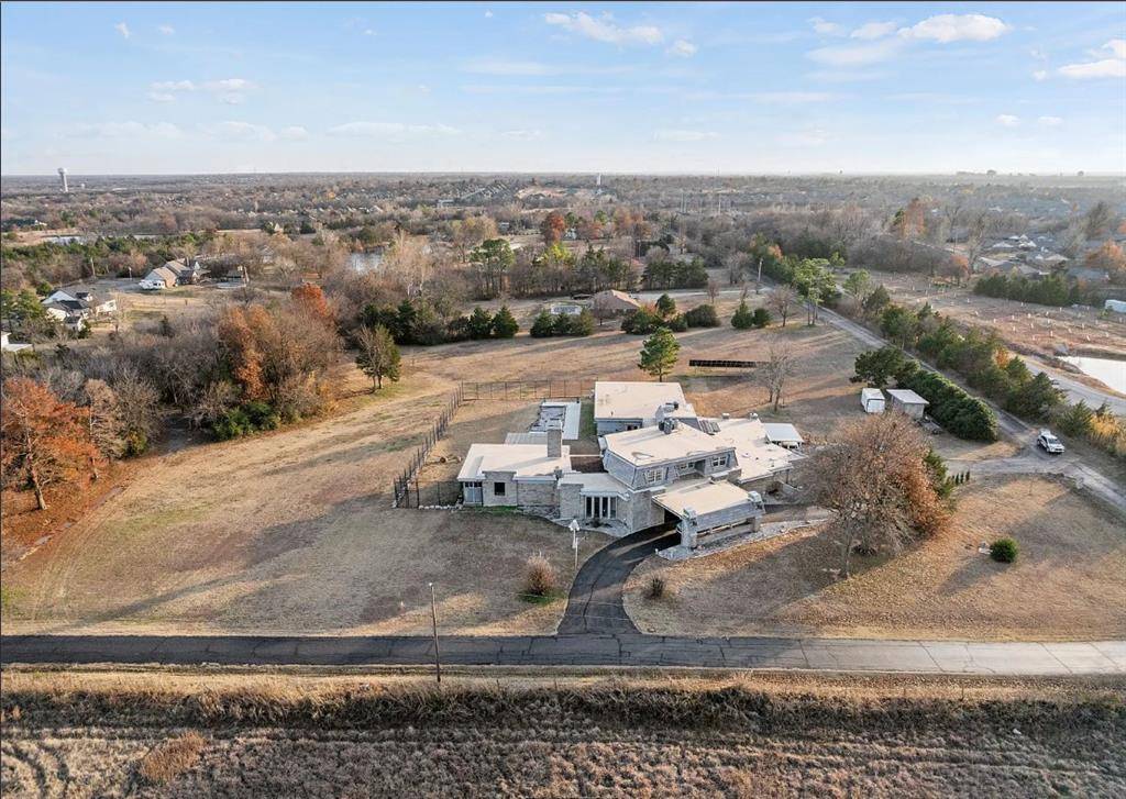 2961 Twin Acres DR, Norman, OK 73071