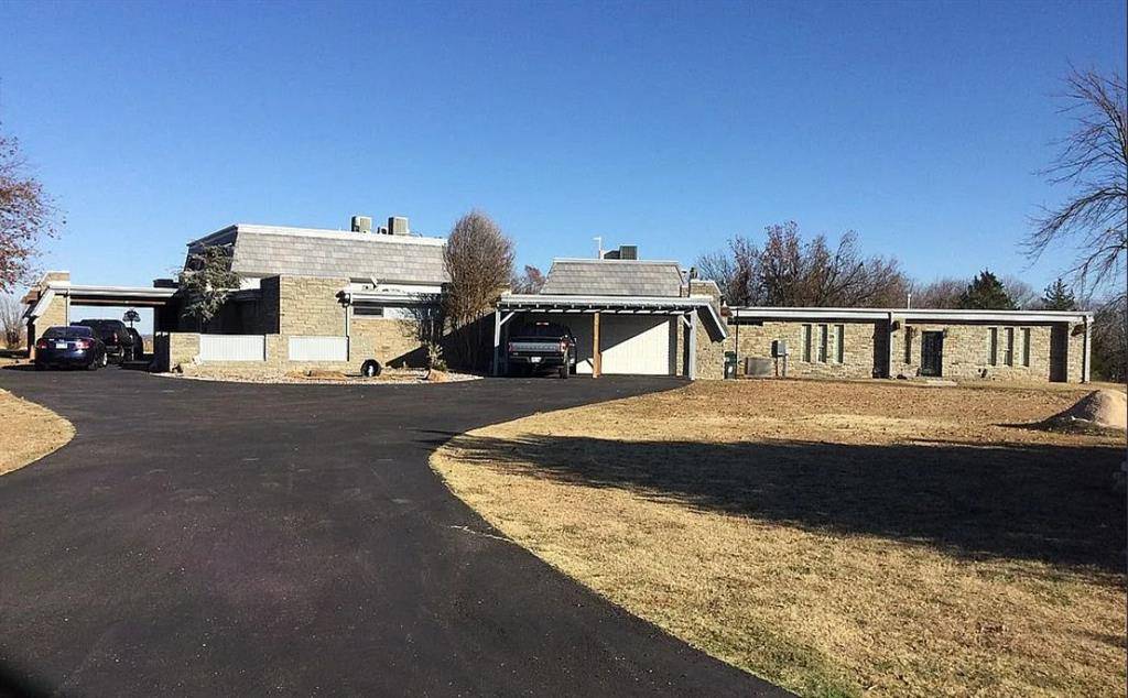 2961 Twin Acres DR, Norman, OK 73071