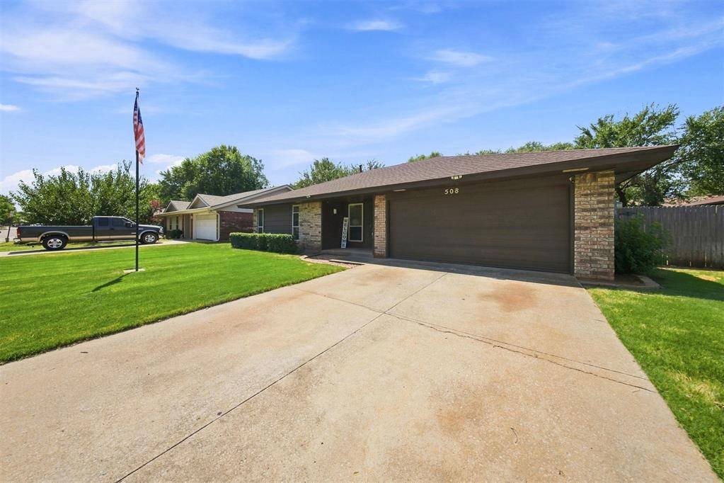 508 Cherryvale RD, Edmond, OK 73003