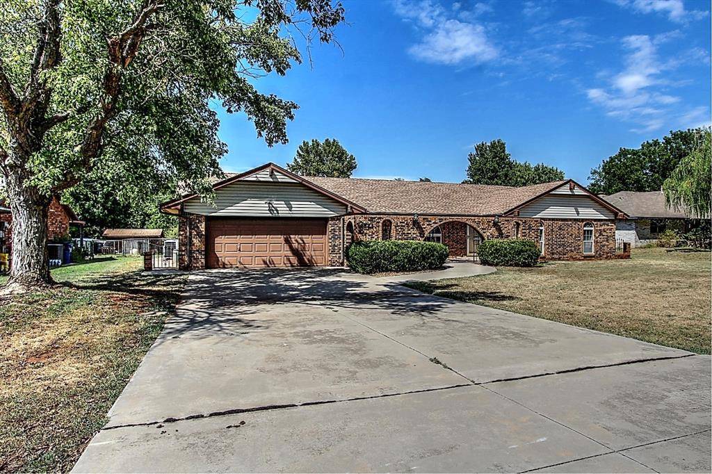 1823 W Rose Oak DR, Mustang, OK 73064