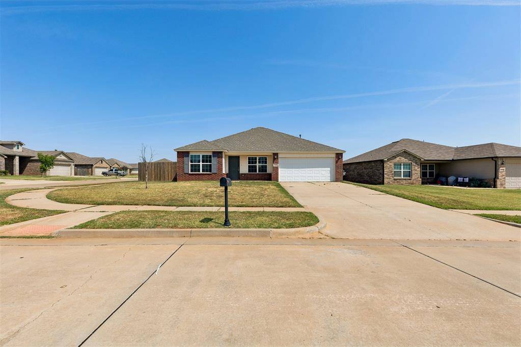 2033 W Autumn WAY, Mustang, OK 73064