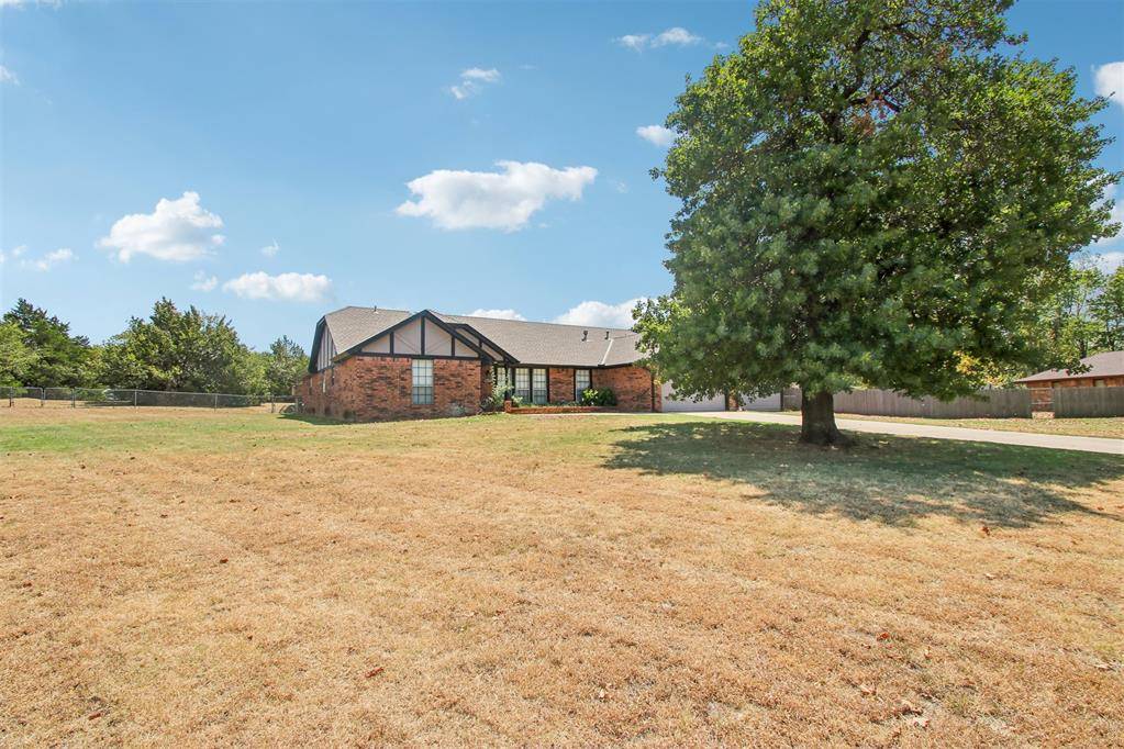 812 Dripping Springs DR, Edmond, OK 73034