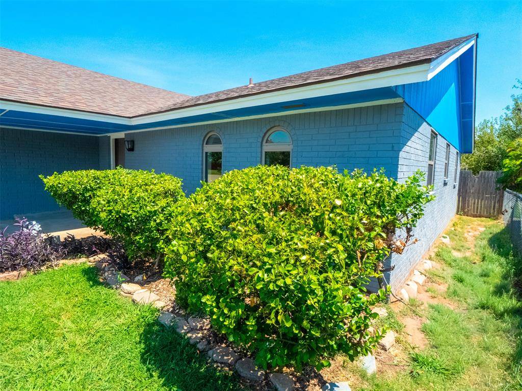 1216 Glenwood DR, Moore, OK 73160